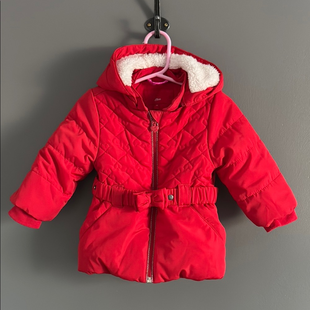 Vibrant Red Puffer Jacket with Hood and Insulation